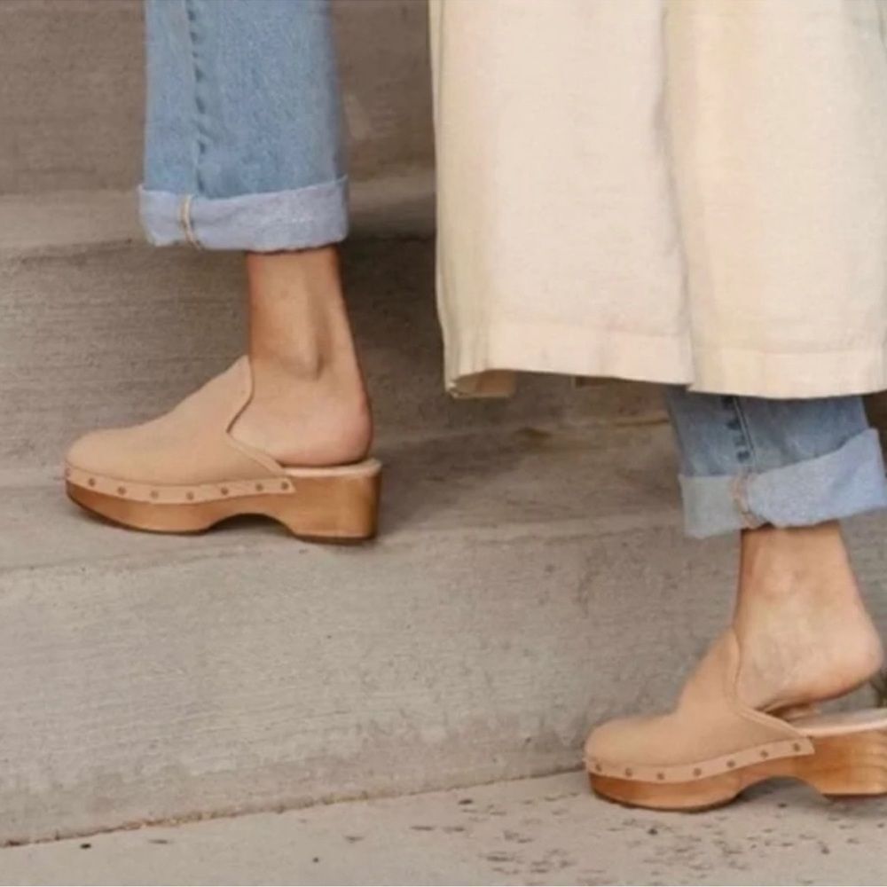 Dolce Vita Closen Clogs neutral tan Nubuck 9.5